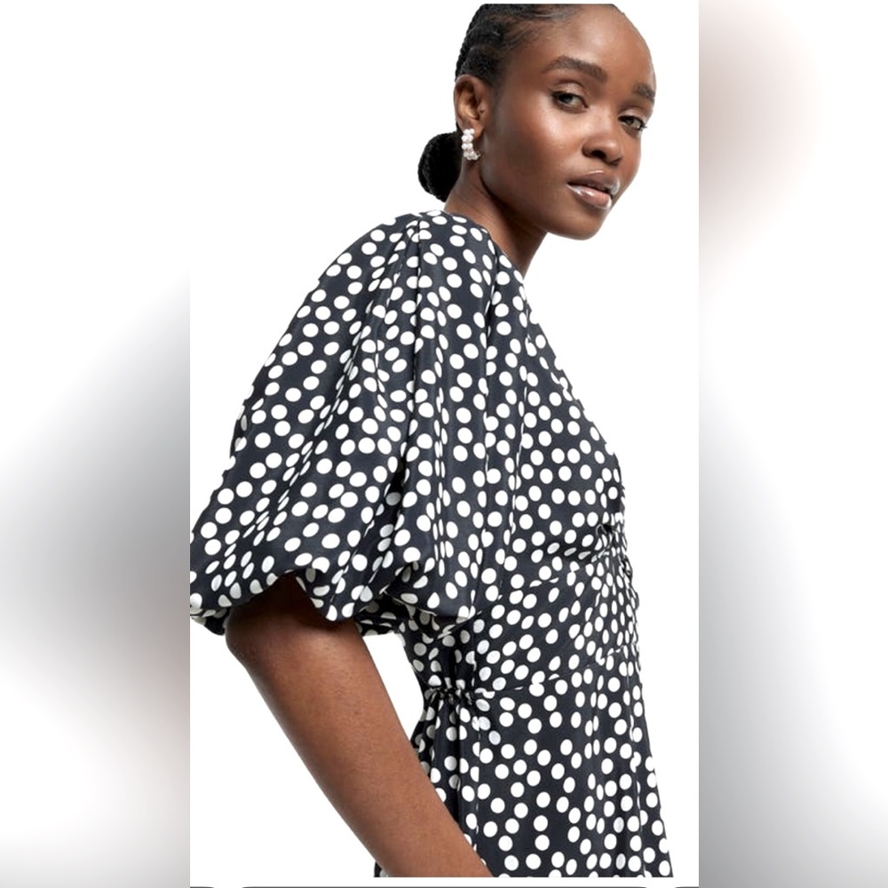 Selling a beautiful River Island dress